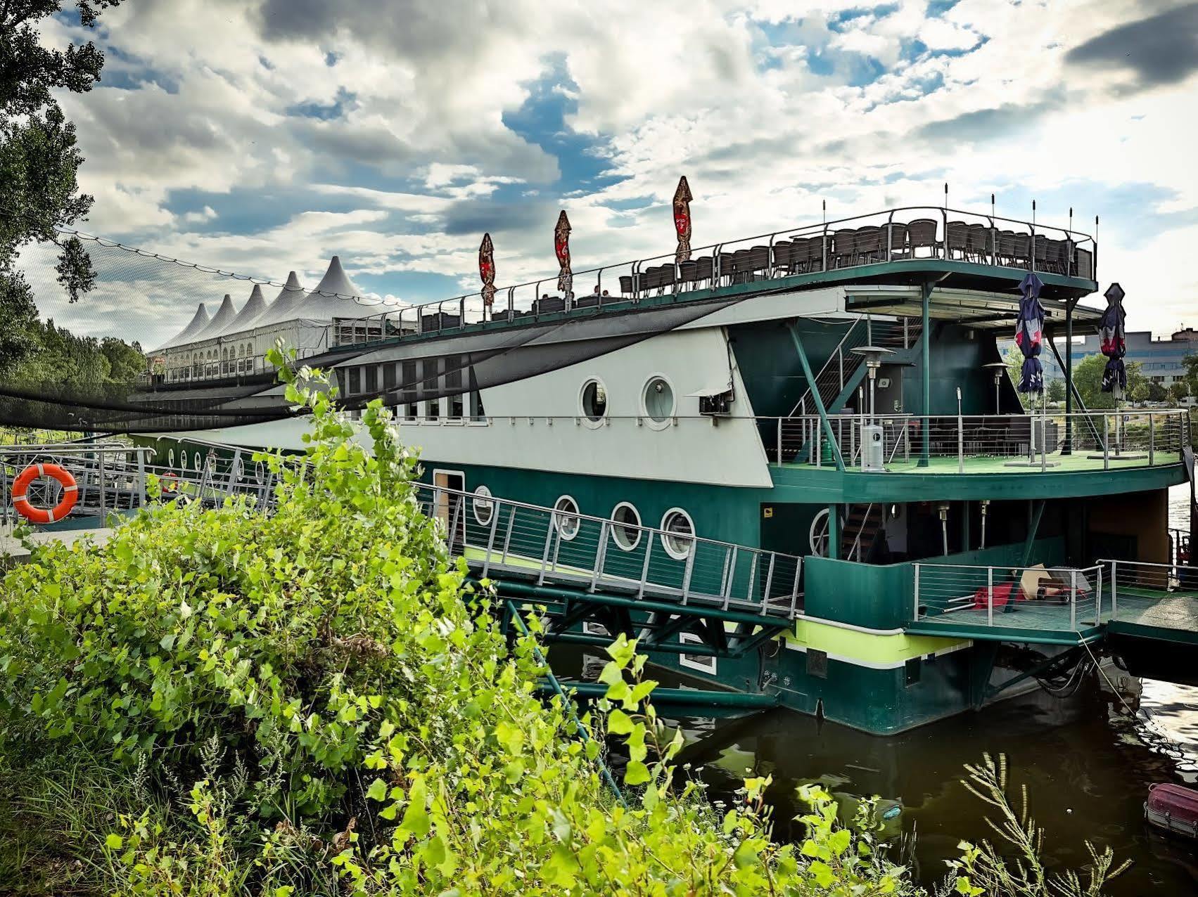 Rohan Boat Prague Exterior photo